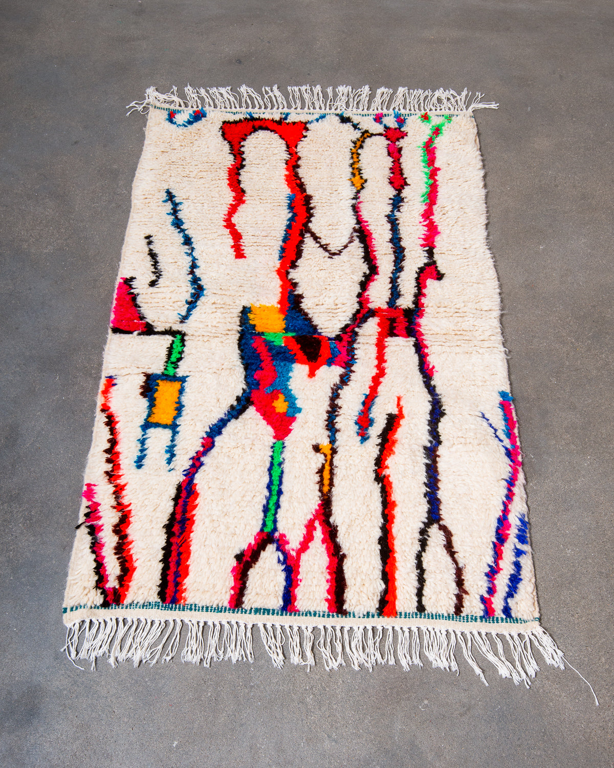 Modern designer handcrafted Berber rug from Morocco. Azilal rug with beautiful colours and patterns. Made of sheep’s wool and colourful cotton.